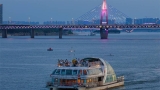 南昌市“一江两岸”夏夜游受青睐