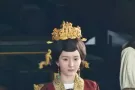 杨幂新剧老年妆片场路透流出 化身暮年太后气场威严十足